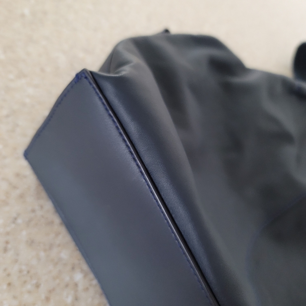 Ecco Navy Blue Leather Shoulder Bag with Wide Strap - Picture 10 of 13